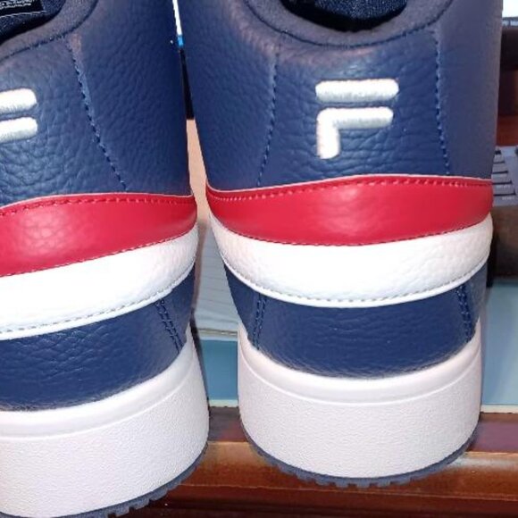 10.5 Fila High Tops Sneakers Blue Synthetic NWOT - Picture 1 of 9